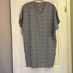 Chico’s Black and White Tunic Size 0 (4-6)